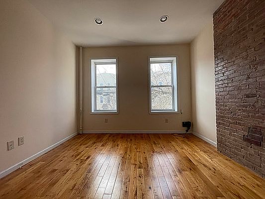 3rd image of 1654 Dekalb Ave APT 2L