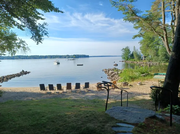 9 Mason Ln, Raymond, ME 04071