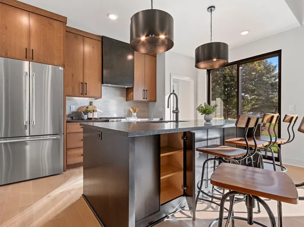 436 Riverview Ridge Pl, Combined Locks, WI 54113