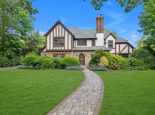 77 Hampton Rd, Garden City, NY 11530