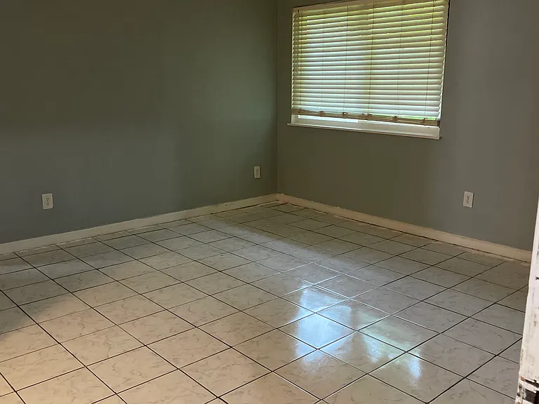 215 Camelot Dr #215 — Photo 1