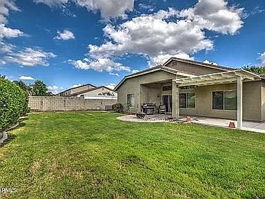 5th image of 756 E Heather Dr