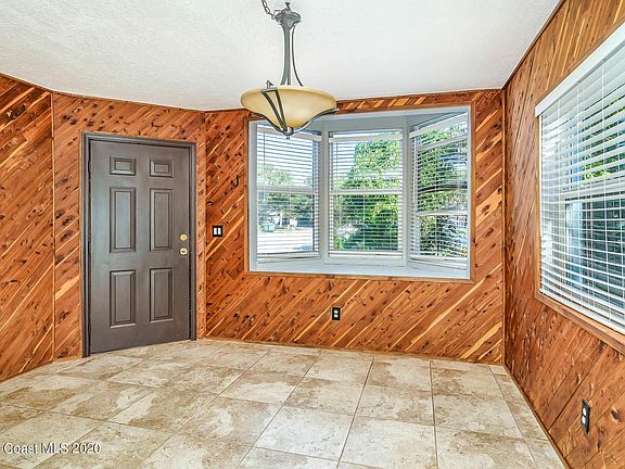 5th image of 8657 Maple Ct