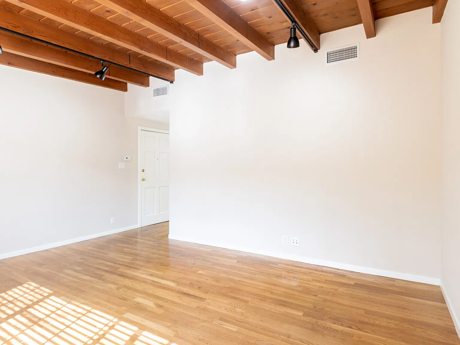 1 bed, 700 sqft, $3,100 — Photo 3