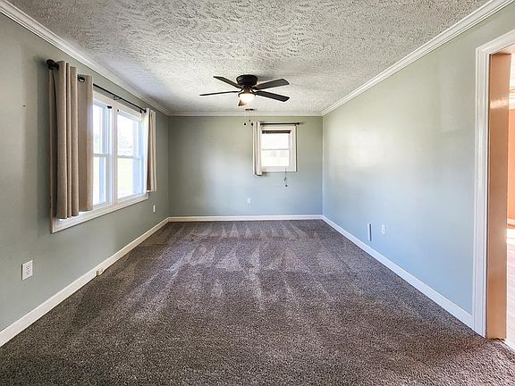 5th image of 1005 Eastview Dr