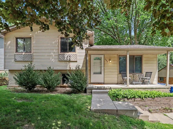 439 S Winding Dr, Waterford, MI 48328