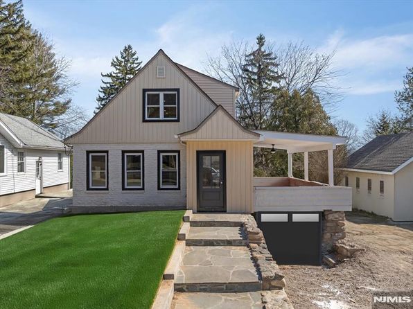 32 Summit St, Park Ridge, NJ 07656