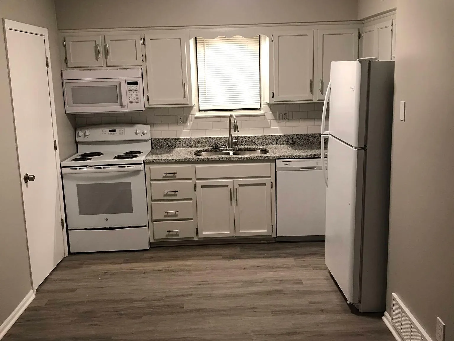800 NE Ball Dr — Photo 1