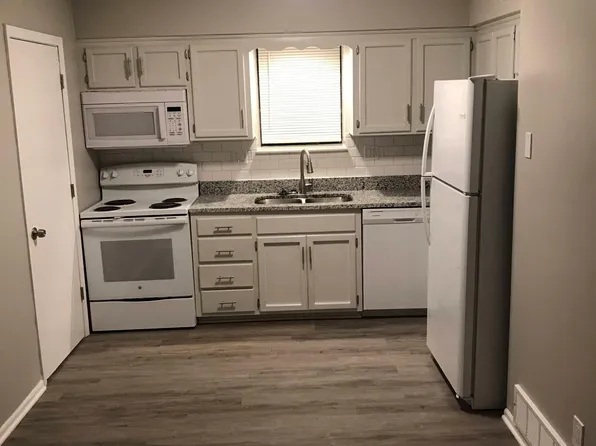 800 NE Ball Dr APT D, Lees Summit, MO 64086