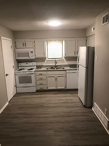800 NE Ball Dr #D Photo 1