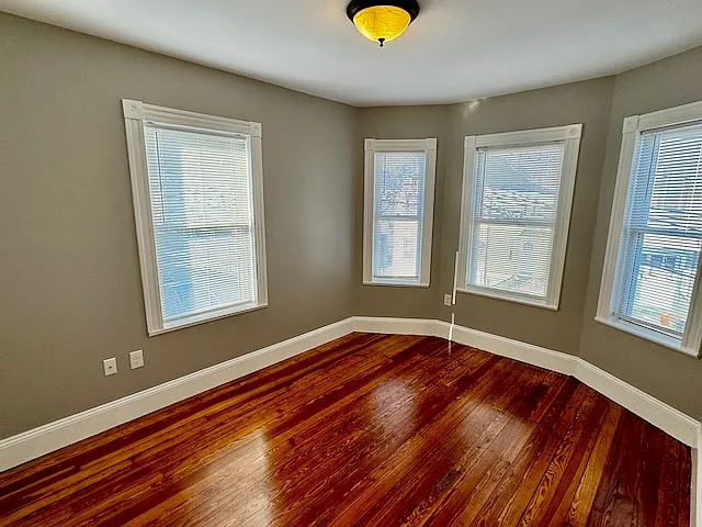 4 bed, 1.5 bath, 1200 sqft, $3,100 — Photo 3