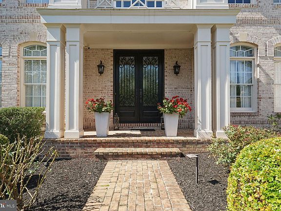 3rd image of 2924 Fox Mill Manor Dr