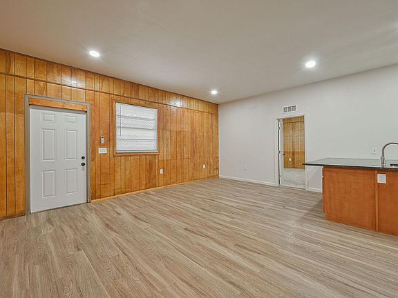 4th image of 709 SE 10th St