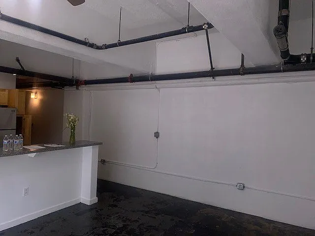 1610 W. 7th — Photo 14