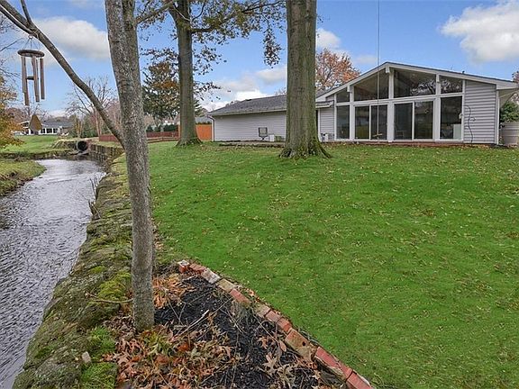 3rd image of 30111 Meadowlane Dr