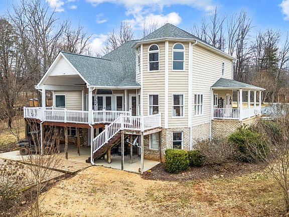 2nd image of 216 Burford Farm Rd