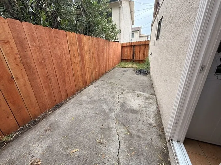 Dixon Townhouse — Photo 69