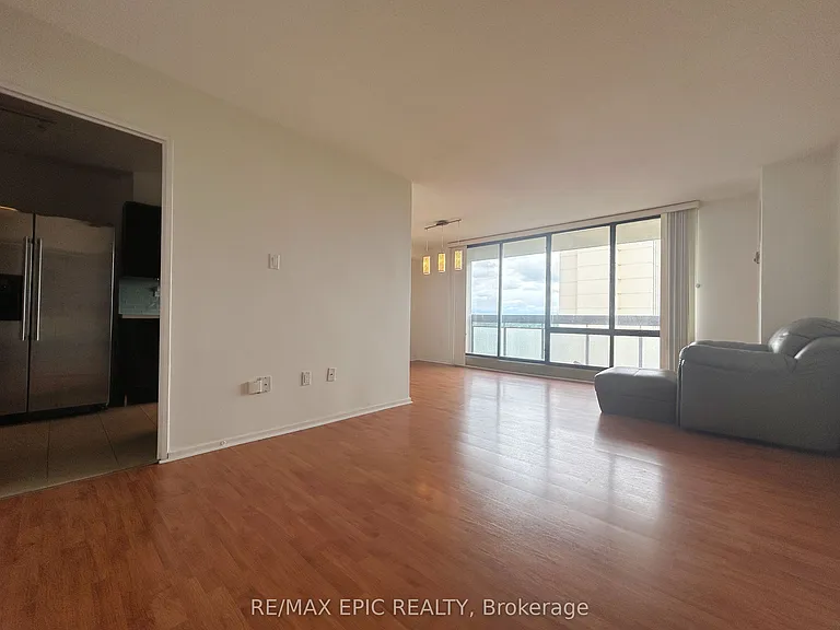 350 Seneca Hill Dr #908 — Photo 2