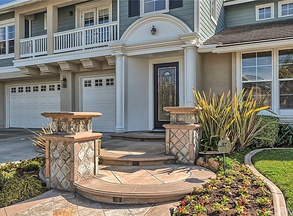 Front Garden & Entry