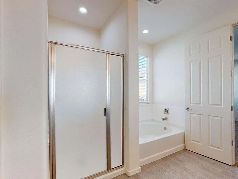 1107 S Vine St — Photo 15