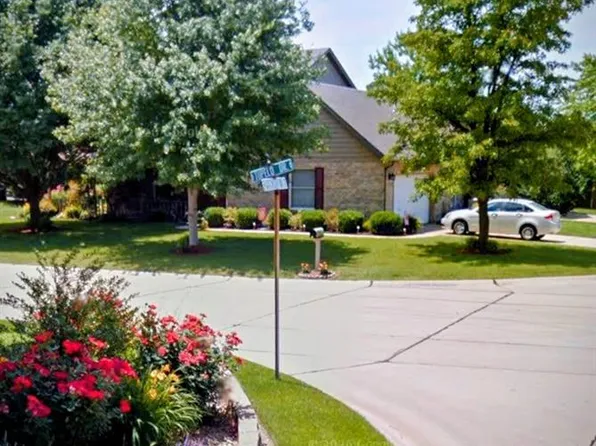 516 Springwood Dr, Belleville, IL 62220