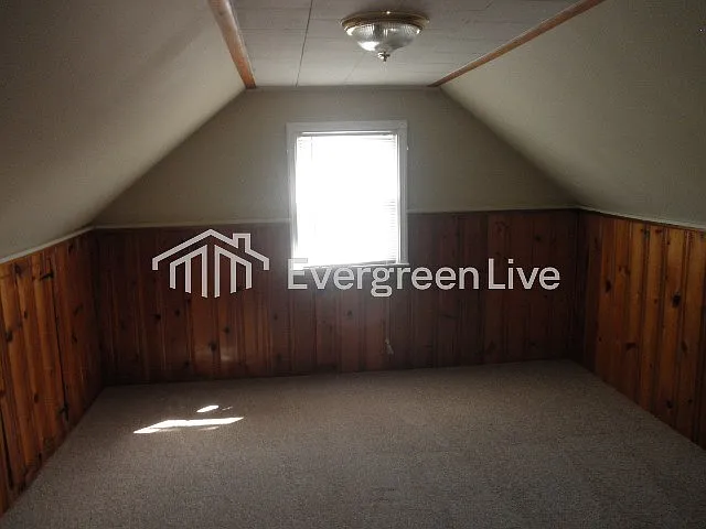 4 bed, 1.0 bath, 1080 sqft, $1,945 — Photo 2