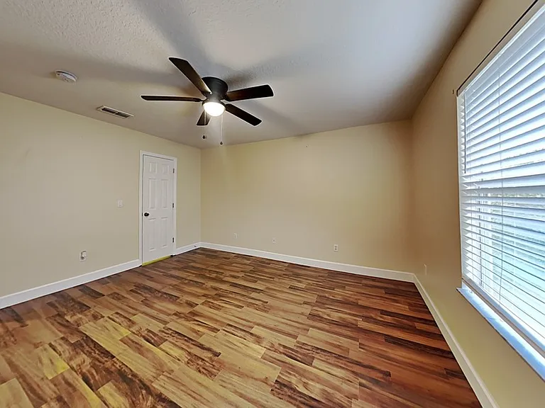 589 Errol Pkwy — Photo 13