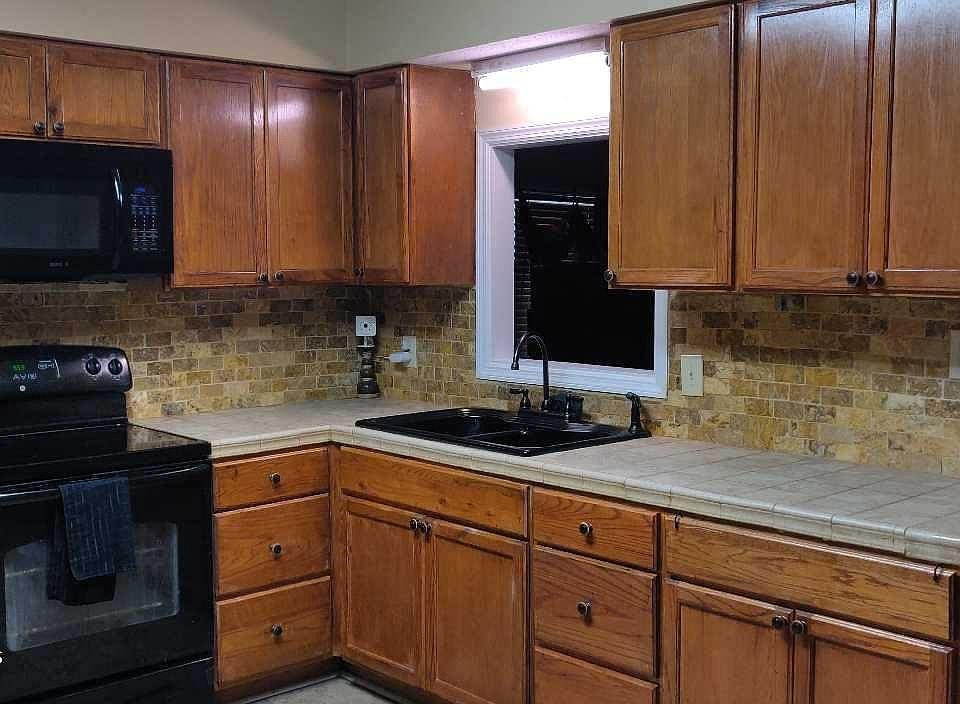 2nd image of 1715 Woodhollow Dr
