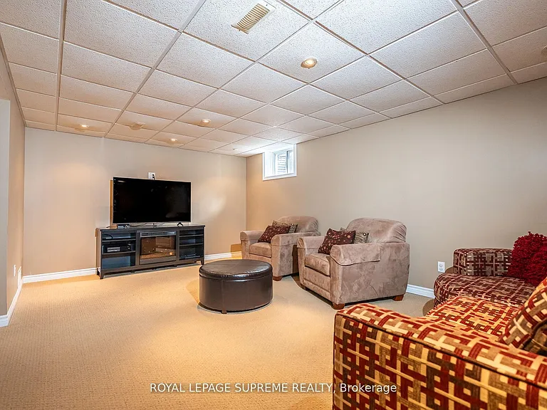31 1/2 Thorold Rd E — Photo 15