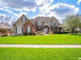 1025 Hillcrest Dr, Washington, IL 61571