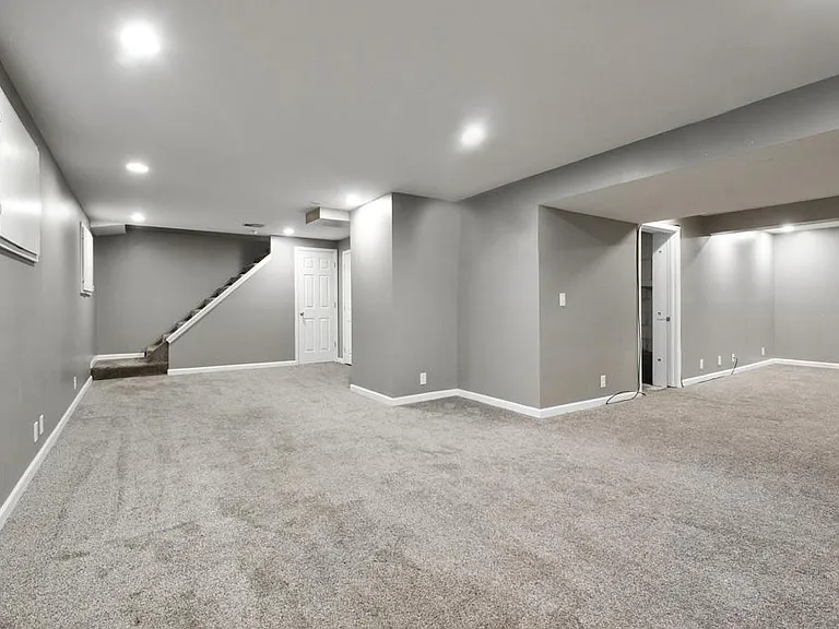 1018 S 114th St — Photo 18