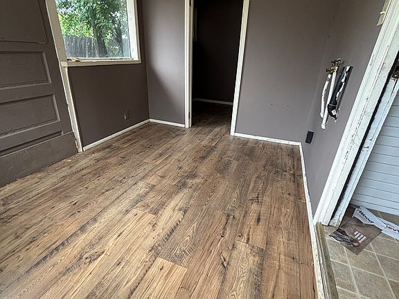 5th image of 307 SW I St