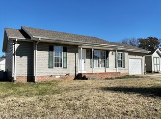 305 Hunter Owens Ct, Oak Grove, KY 42262