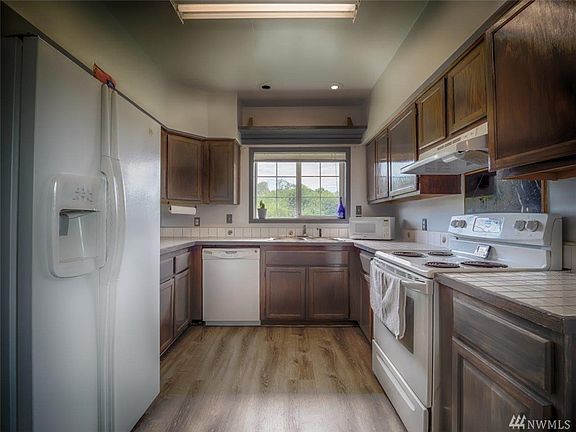 4th image of 518 W Harriman St