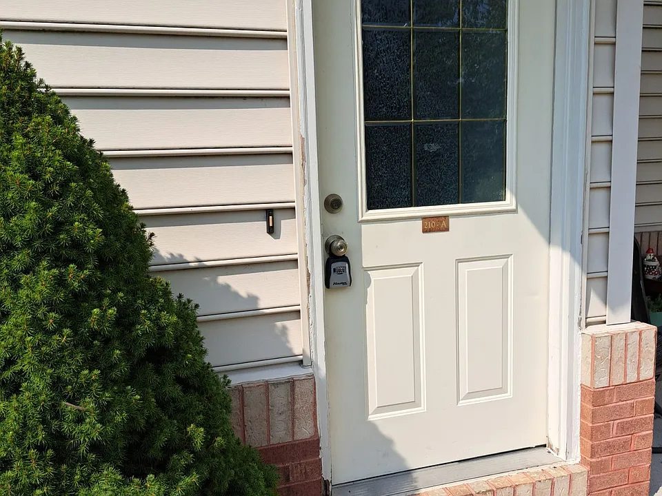 210 PL - A - Entrance_12282024