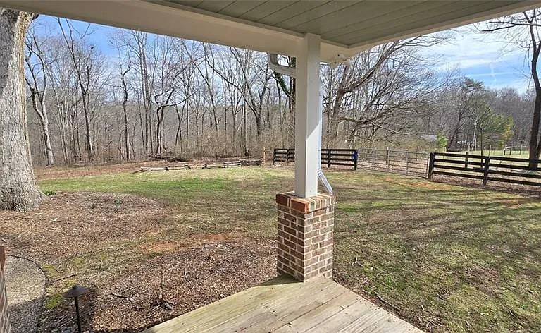 812 Bessie Ln — Photo 10
