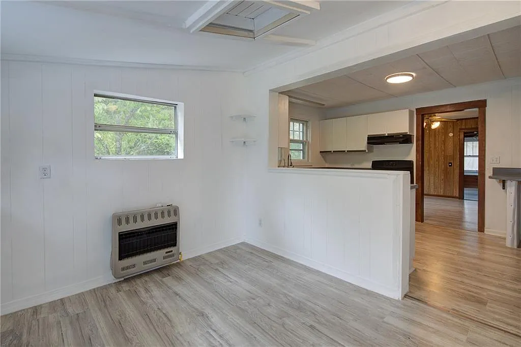 3 bed, 2.0 bath, 1360 sqft, $2,095 — Photo 3