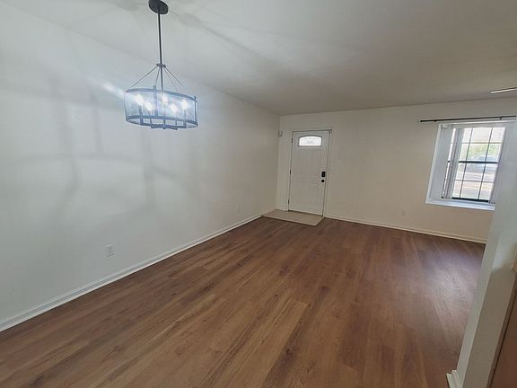 4th image of 2107 Victory Garden Ln