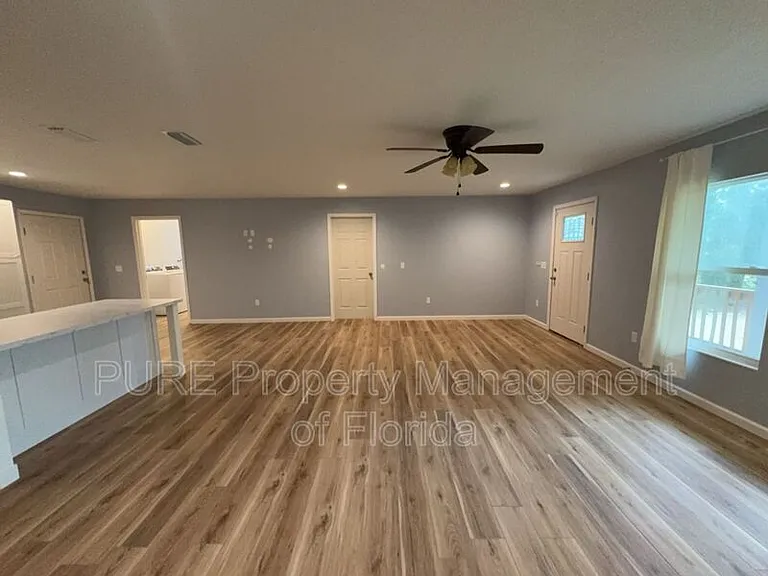 11330 NE 66th Ln — Photo 5