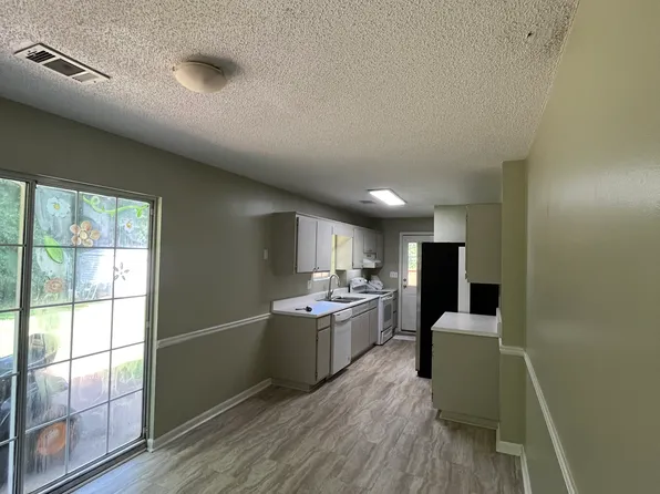 102 Saint James Pl, Sharpsburg, GA 30277