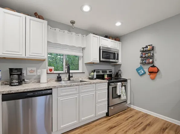5455 N Main St APT 6F, Fall River, MA 02720