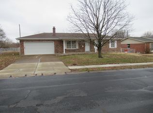 313 E Field Dr, Red Bud, IL 62278