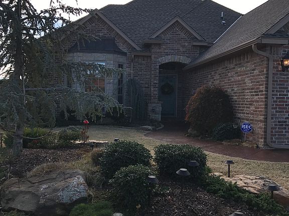 4th image of 3116 SW 136th Ter