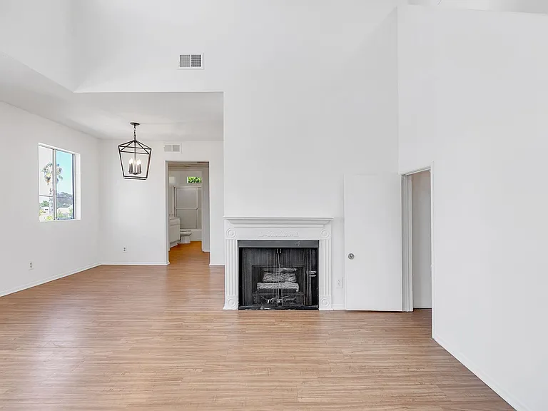 14455 Dickens St — Photo 10