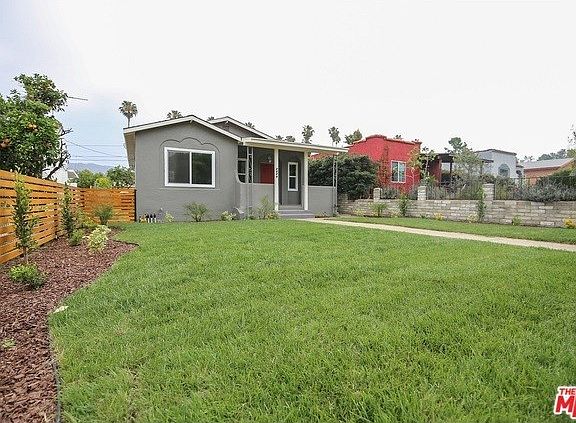 3rd image of 1579 Yosemite Dr