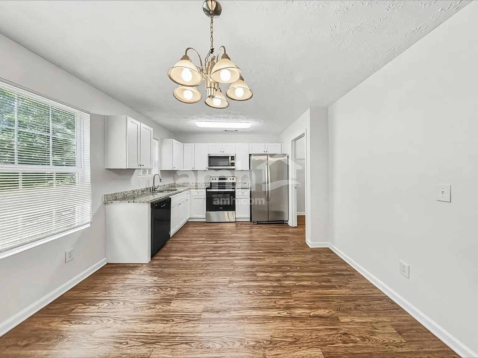 3 bed, 2.5 bath, 1744 sqft, $1,920 — Photo 4