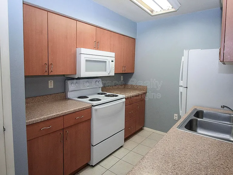 1500 Lake Shore Dr #201 — Photo 6