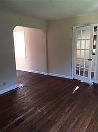 3rd image of 605 Sterling St