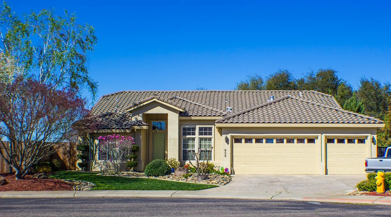 932 Vista Ln photo 1