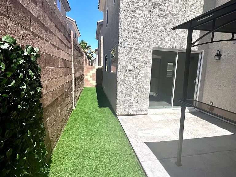743 Loughton St — Photo 33